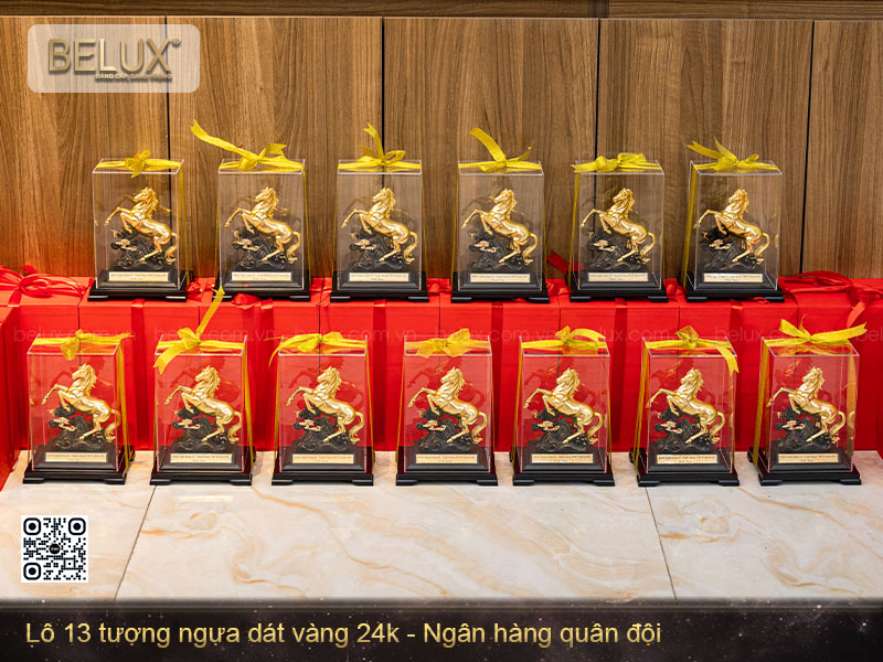 Lô 13 Tượng Ngựa Dát Vàng 24K Cho Ngân Hàng MB Bank